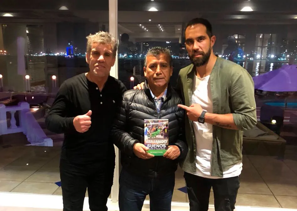 Julio Rodríguez incluso escribió un libro con la historia de Claudio Bravo