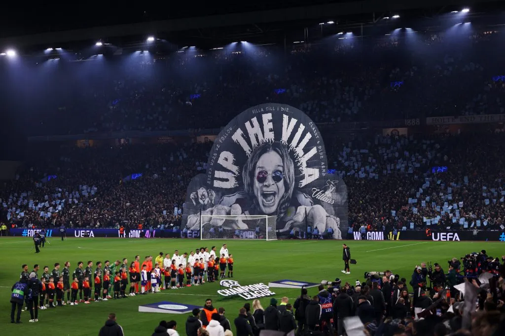 La barra del Aston Villa dedicó un tifo tiempo atrás a Ozzy Osbourne. Foto: Getty Images.