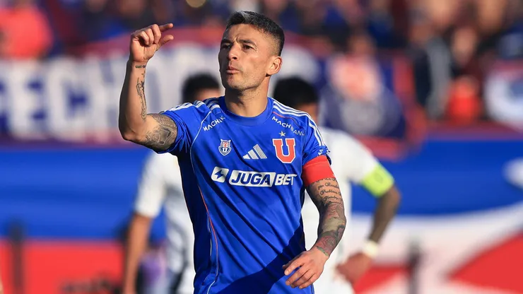 Charles Aránguiz fue denunciado en el Superclásico.