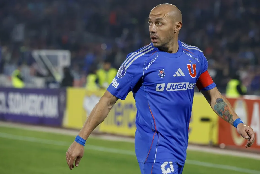 Marcelo Díaz es suplente otra vez en la U vs Guaraní. Foto: Andres Pina/Photosport
