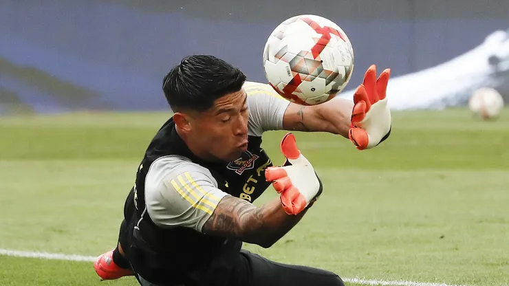 Cortés irá de la banca de Colo Colo a la banca de Peñarol