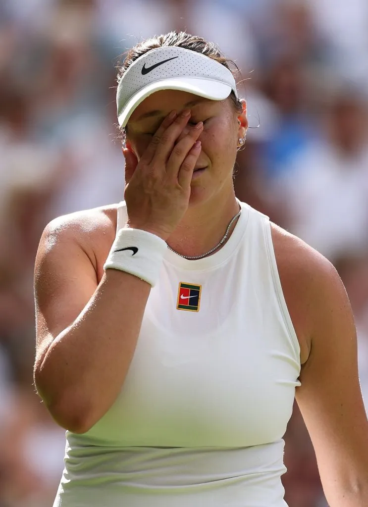 Amanda Anisimova llora tras perder la final de Wimbledon ante Iga Swiatek (Getty Images).