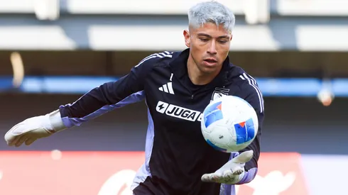 Almirón habló del arco de Colo Colo ante la salida de Cortés