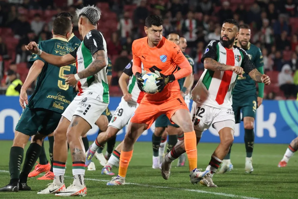 Carlos Lampe volvió al Estadio Nacional con Bolívar por la Copa Sudamericana. Foto: Dragomir Yankovic/Photosport