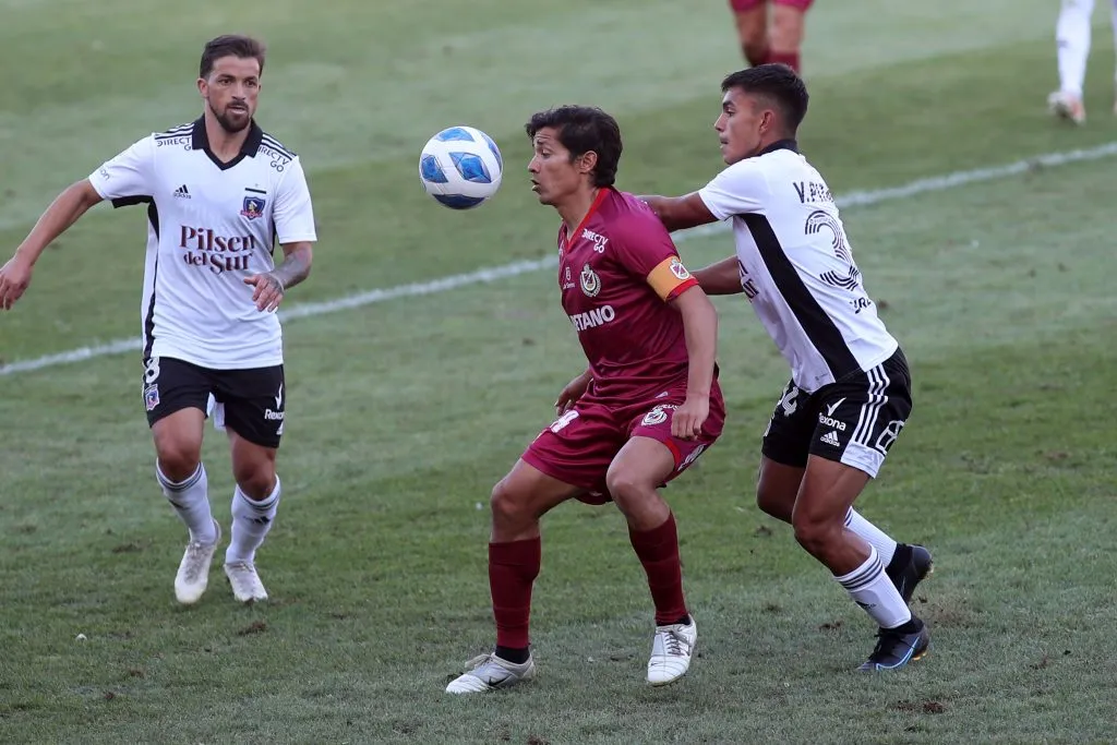 Vicente Pizarro marcando a su ídolo Matías Fernández