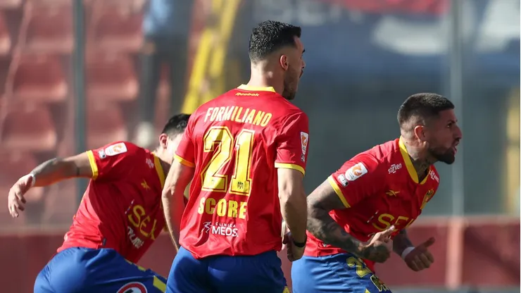 Fabricio Formiliano le da un dolor de cabeza a Unión Española.