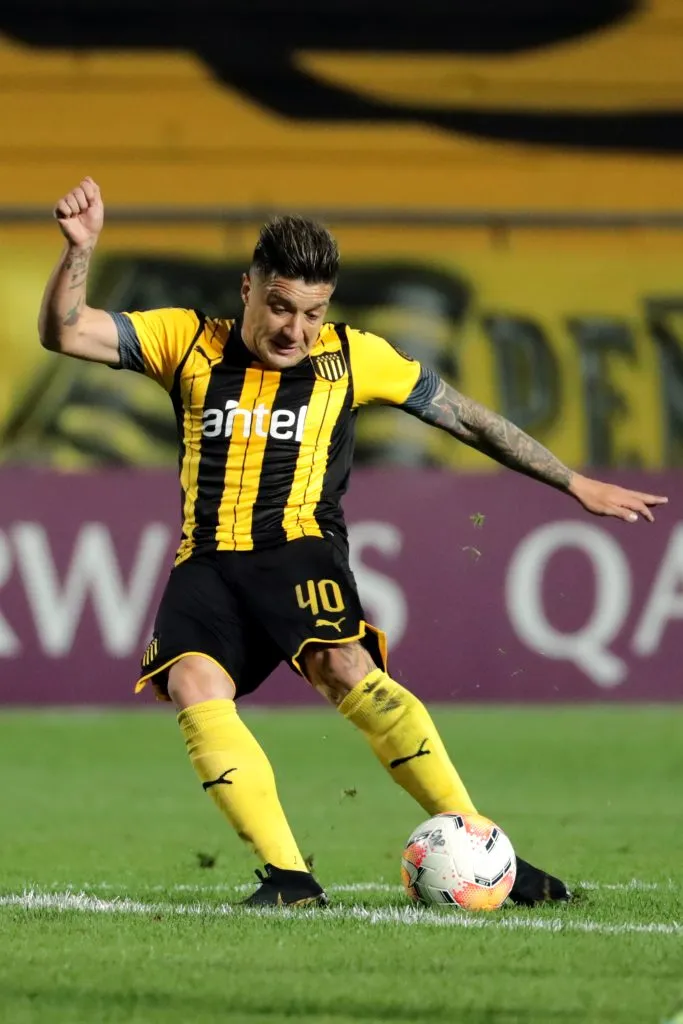 Christian Bravo disputó 14 partidos en Peñarol, donde regaló una asistencia. (Raul Martinez-Pool/Getty Images).
