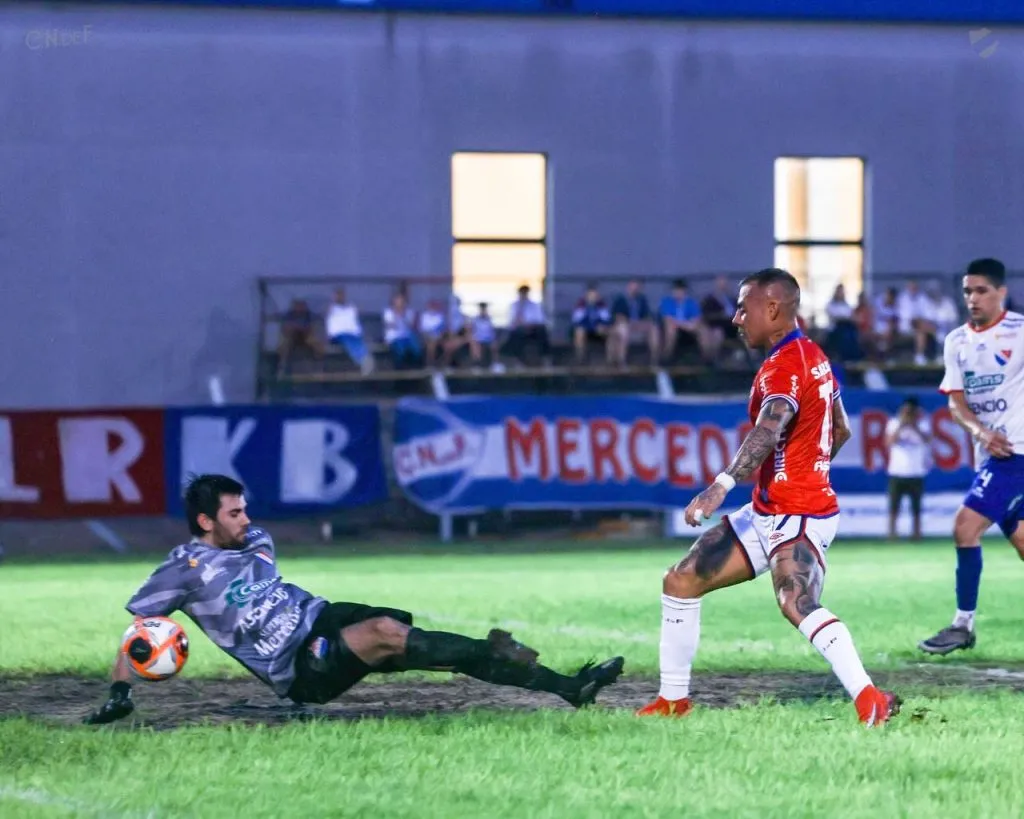 Eduardo Vargas no triunfó en Nacional. Imagen: archivo