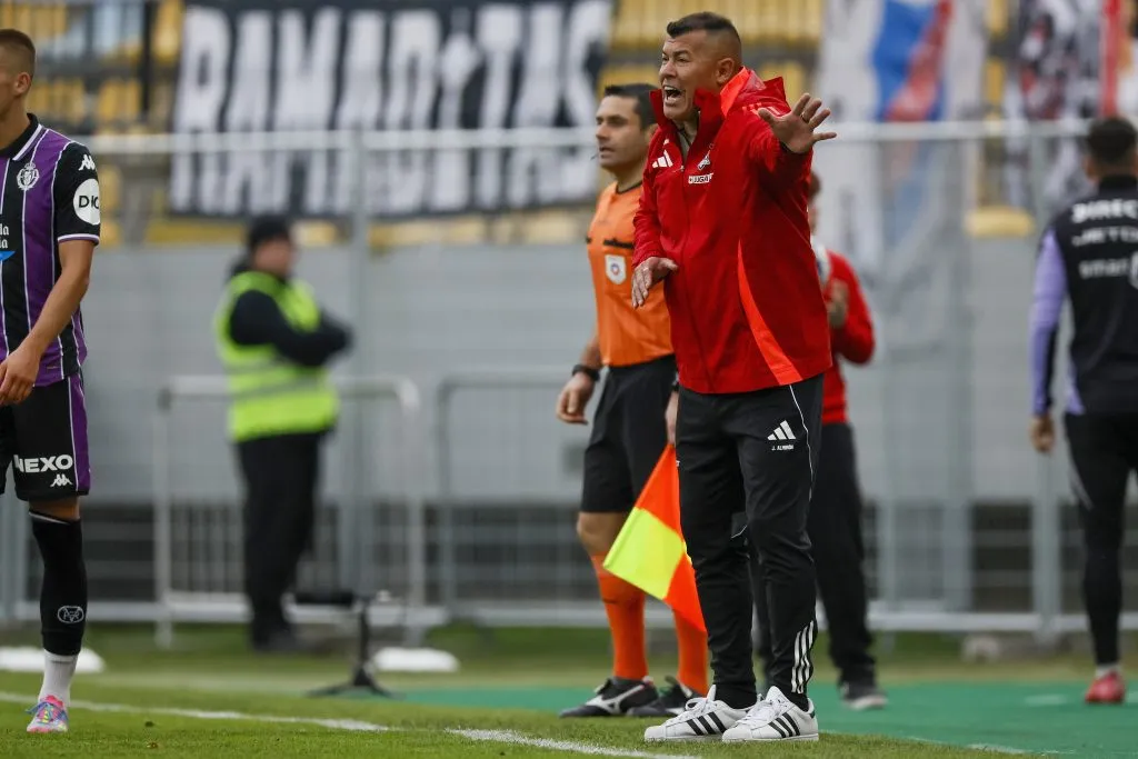Jorge Almirón sigue en Colo Colo. Foto: Andres Pina/Photosport