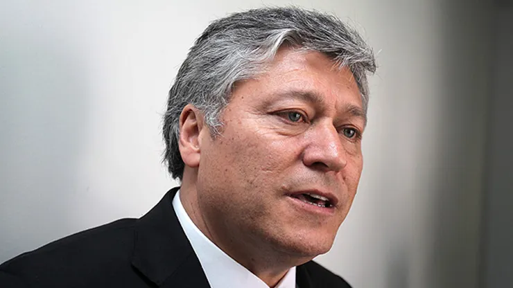 Pato Yáñez le pega a Azul Azul tras papelón de la U con el fallido fichaje de Vargas.
