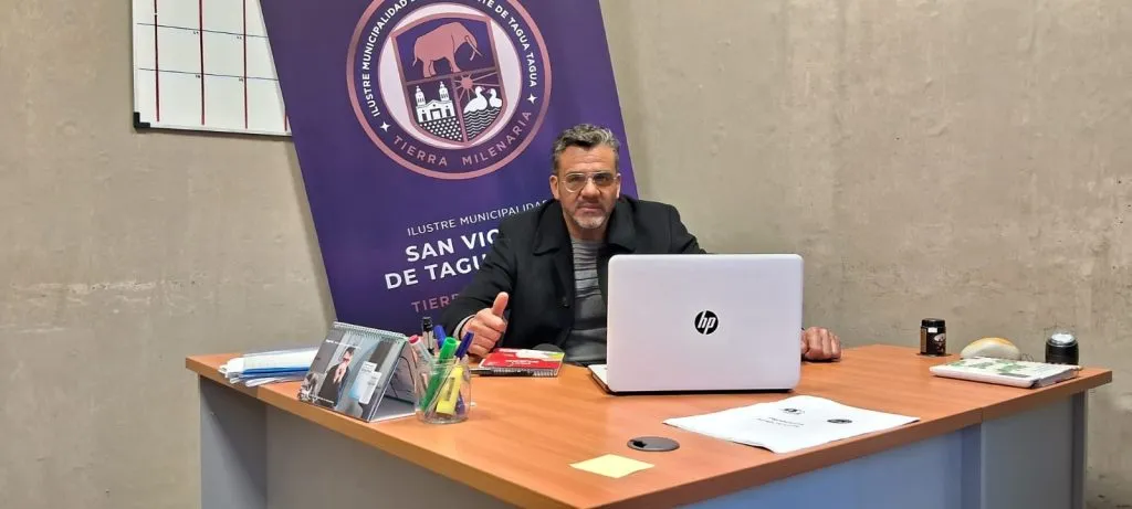 Juan Carreño actualmente trabaja en la Municipalidad de San Vicente de Tagua Tagua