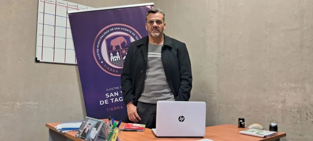 Juan Carreño trabaja en la Municipalidad de San Vicente de Tagua Tagua