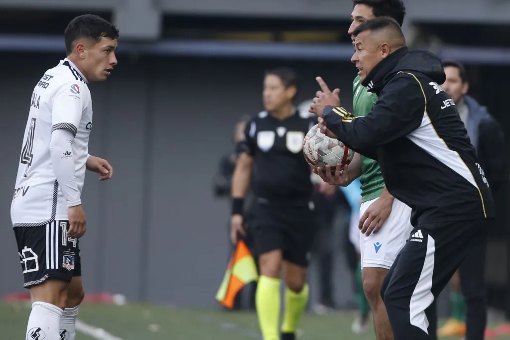 Jorge Almirón despidió a Cristián Zavala en Colo Colo. Foto: Photosport.