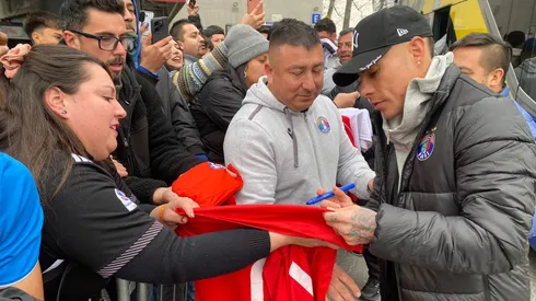 Eduardo Vargas compartió con los hinchas de Audax.