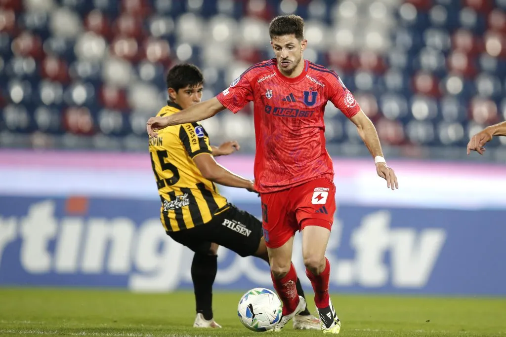 Lucas Di Yorio fue titular ante Guaraní por la Copa Sudamericana. Foto: Cesar Olmedo/Photosport