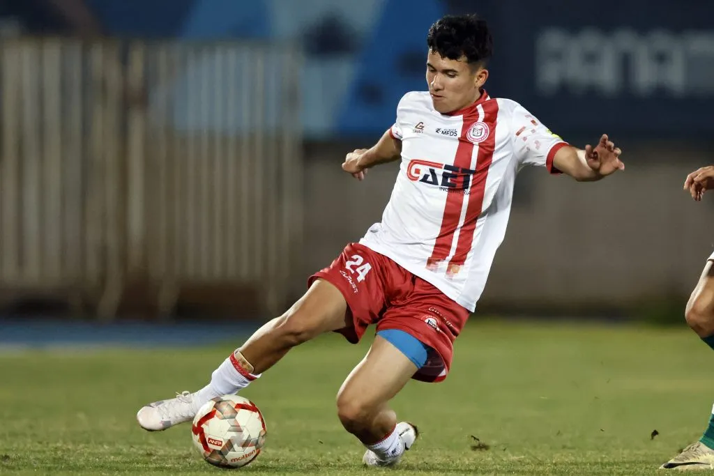 Vicente Álvarez, un joven sub 20 de Unión San Felipe que llegó a la Roja mundialista. (Andres Pina/Aton Chile).