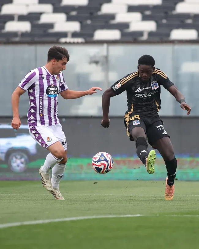 Manley Clerveaux fue titular ante el Valladolid. Le puso un gran centro a tres dedos a Alexander Oroz. (Foto: Colo Colo).