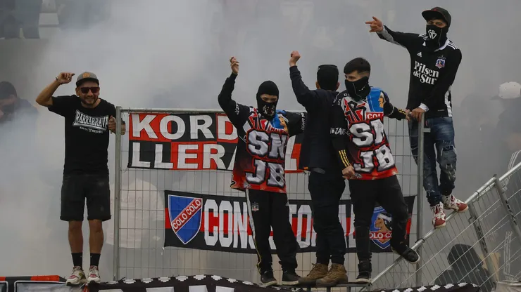 Hinchas de Colo Colo son sindicados como un problema desde Blanco y Negro.