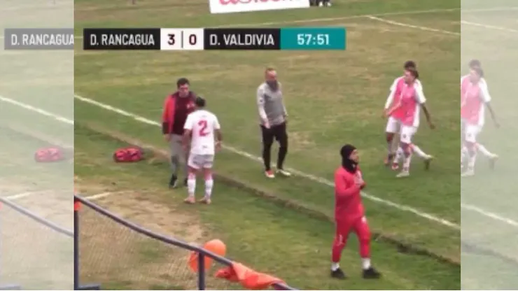 Un insólito momento se vivió en la Tercera B entre Deportes Rancagua y su símil de Valdivia.