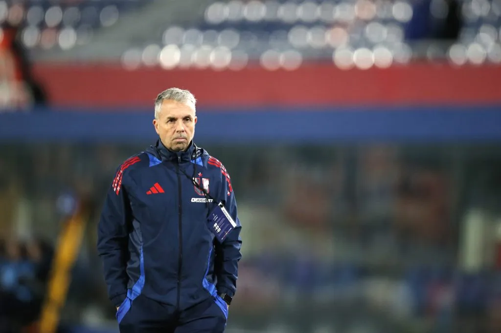 Gustavo Álvarez cambia el esquema en la U. Foto: Cesar Olmedo/Photosport