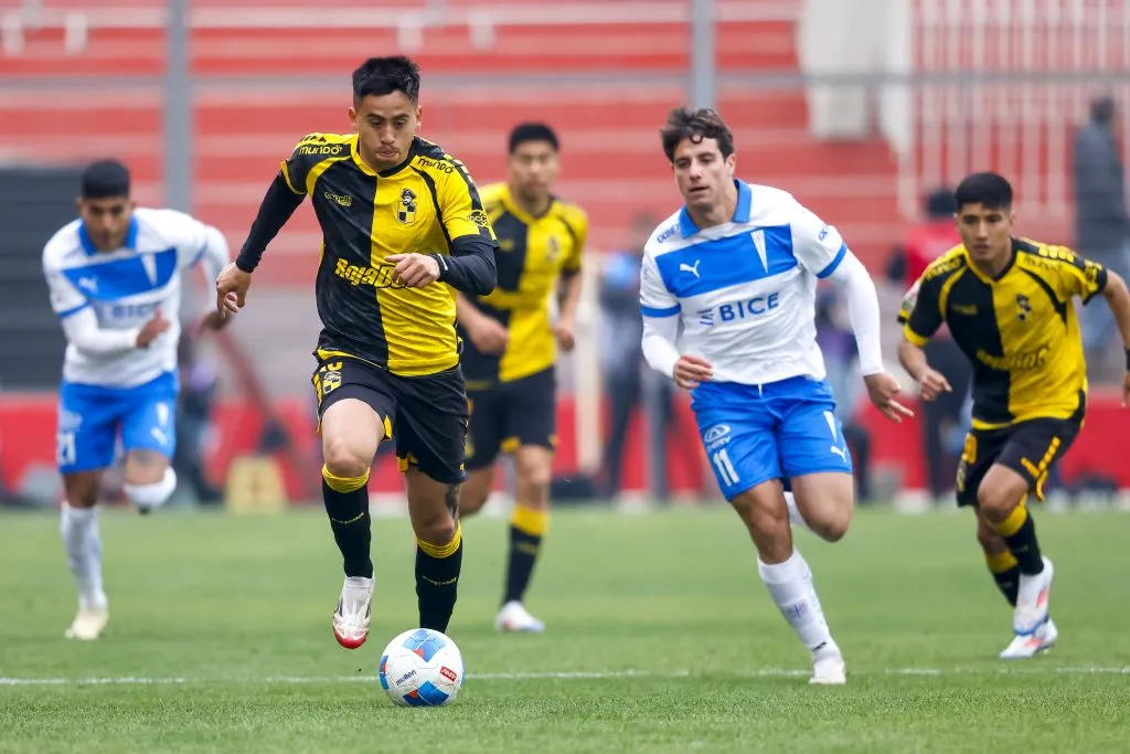 Coquimbo Unido le dio un toque a Universidad Católica y ganó por 3-0 en el Estadio Santa Laura. | Foto: Photosport.