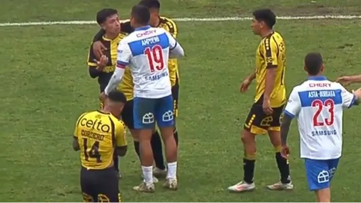 Cristián Zavala fue reprochado por varios jugadores de la Católica.