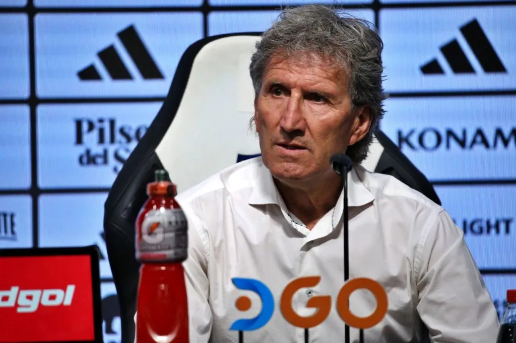 Daniel Morón, director deportivo de Colo Colo suma nuevo problema con árbitros (Photosport)