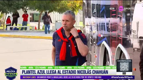 Gustavo Álvarez en el arribo al estadio en La Calera.