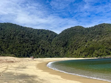 El surfista chileno que eligió las mejores 100 playas del planeta