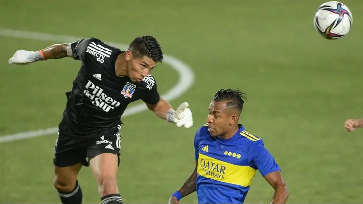 Brayan Cortés en acción ante Boca Juniors durante un amistoso.