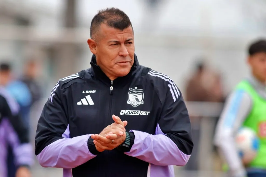 Jorge Almirón puede provocar la pérdida de tres puntos para Colo Colo (Photosport)