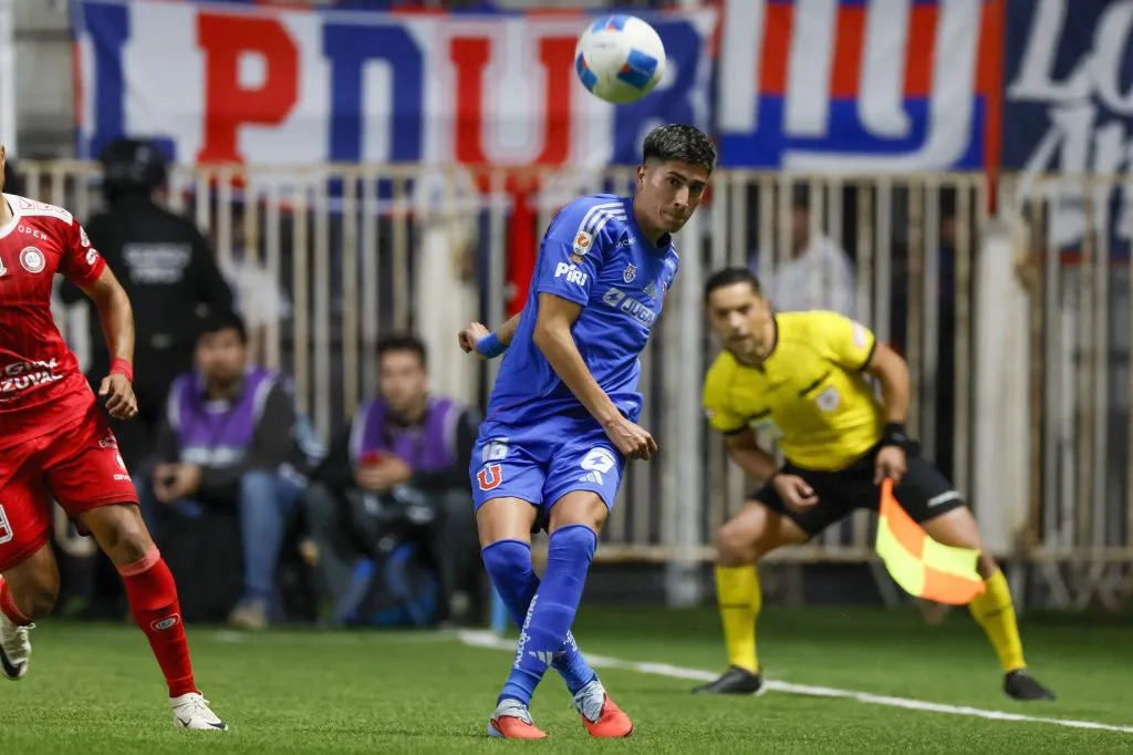 Matías Sepúlveda ante los Cementeros. (Andres Pina/Photosport).