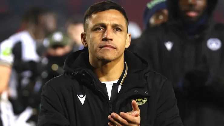 Alexis Sánchez está en problemas.