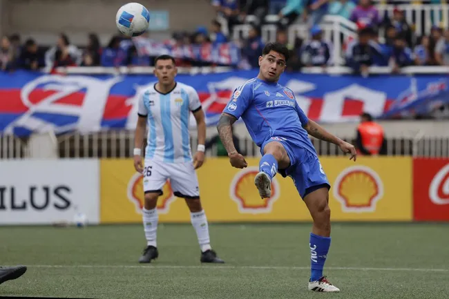 Gonzalo Montes en acción ante Magallanes. (Andres Pina/Photosport).