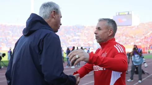 Este director técnico recibió muchos reparos en Chile por algo que le generó muchos elogios en Ecuador.