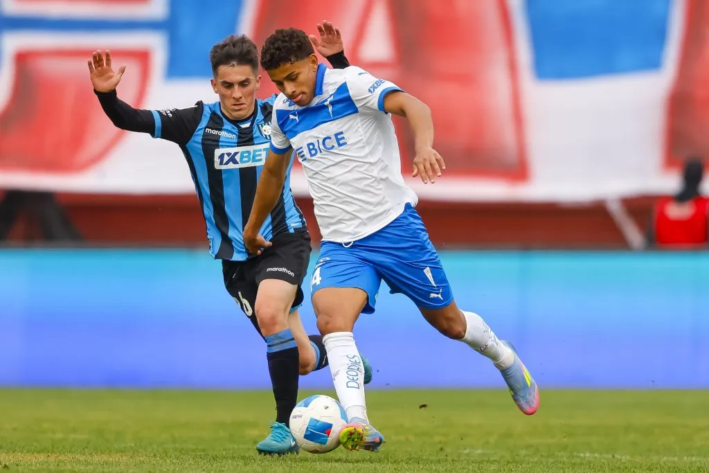 Juan Francisco Rossel jugó 28 partidos con Tiago Nunes como DT: anotó 3 goles en 771 minutos. (Pepe Alvujar/Photosport).
