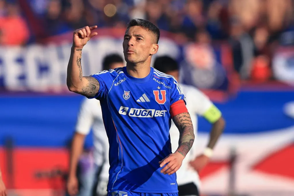 Un poquito más: así piensan en la U para renovar a Charles Aránguiz. Foto: Felipe Zanca/Photosport