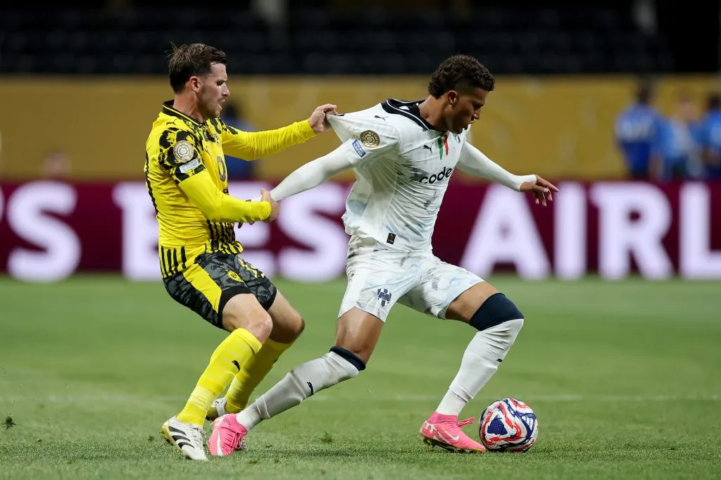 Nelson Deossa ante el Dortmund en el Mundial de Clubes