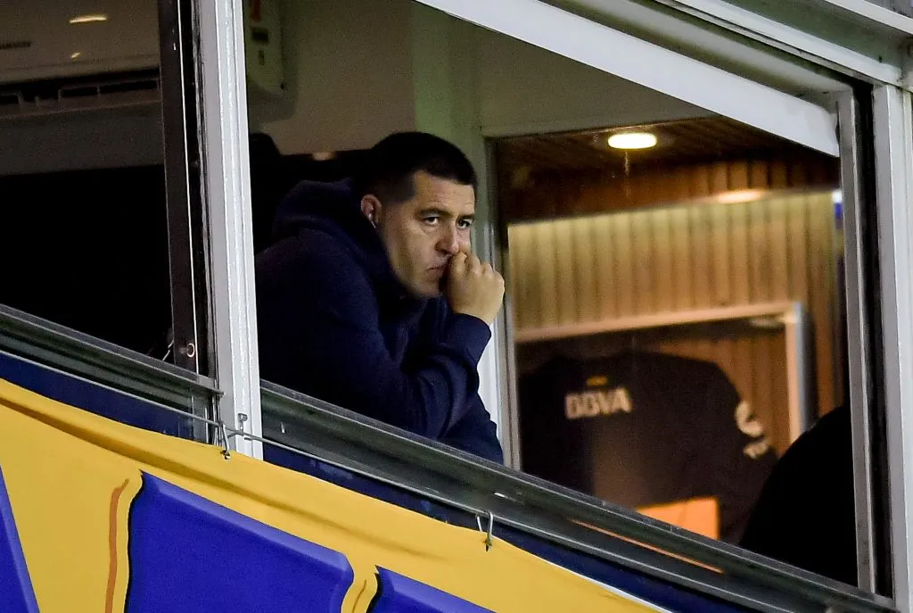 Riquelme vive su peor momento como dirigente en el Boca Juniors de Carlos Palacios y Williams Alarcón. | Foto: Getty Images.