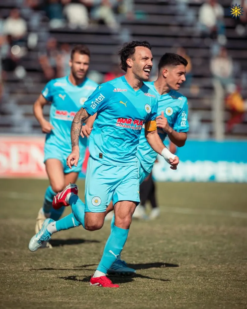 Rodríguez refuerza el mediocampo en U. de Chile. Imagen: Montevideo City Torque