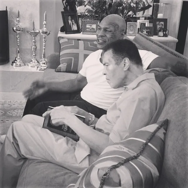Nunca se enfrentaron en el ring, pero fuera de este fueron grandes amigos Tyson y Ali. (Foto: Mike Tyson)