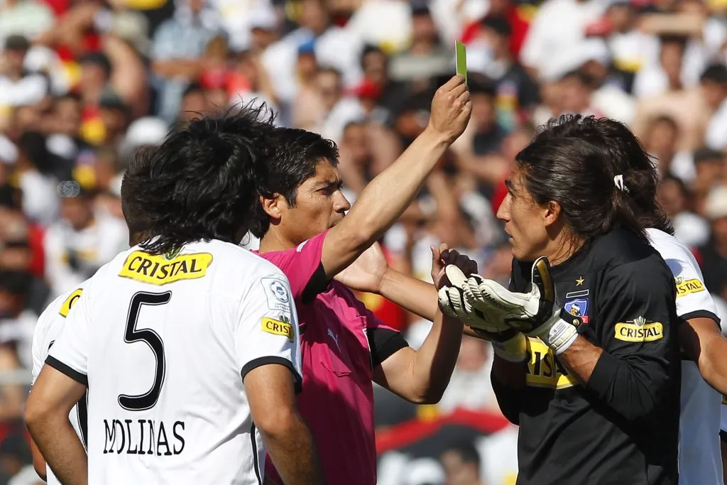 La tarjeta roja a Juan Castillo. (MARCELO HERNANDEZ/PHOTOSPORT).