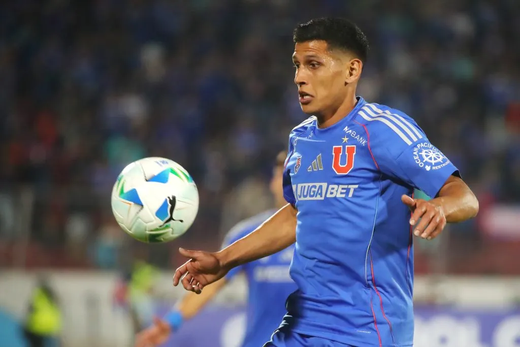 Israel Poblete se puede quedar sin espacio en la U. Foto: Jonnathan Oyarzun/Photosport