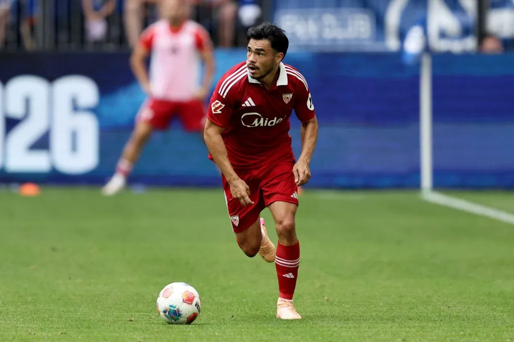 Gabriel Suazo en acción con el Sevilla en la pretemporada. (Christof Koepsel/Getty Images).