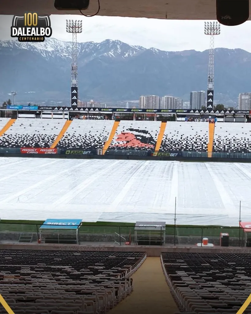 Colo Colo protegió toda la cancha del Monumental para tenerla en buenas condiciones en el duelo con Huachipato. Foto: DaleAlbo.