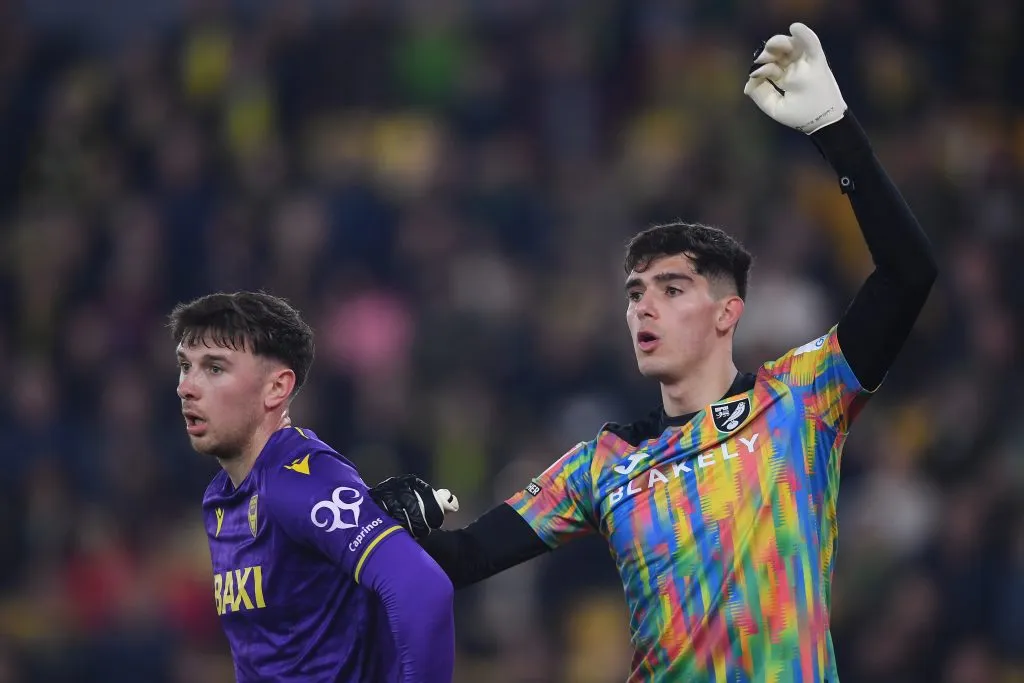 Vicente Reyes en uno de los cuatro partidos ligueros que jugó en Norwich City. (Harriet Lander/Getty Images).