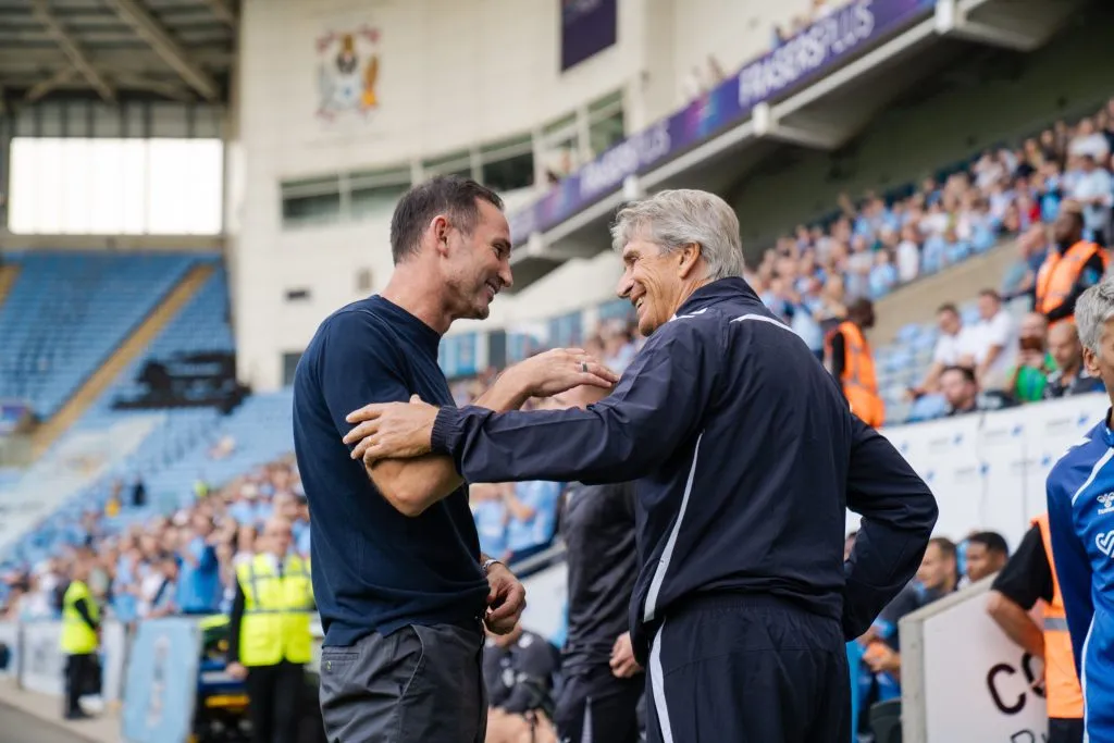 Manuel Pellegrini junto a Frank Lampard, a quien dirigió en Manchester City. Foto: Real Betis