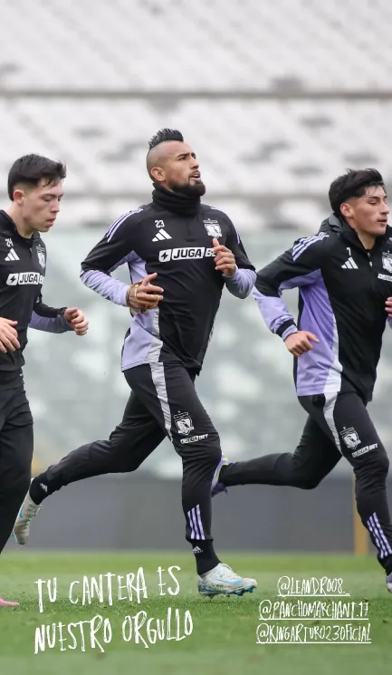 La postal de Arturo Vidal junto con Leandro Hernández y Francisco Marchant