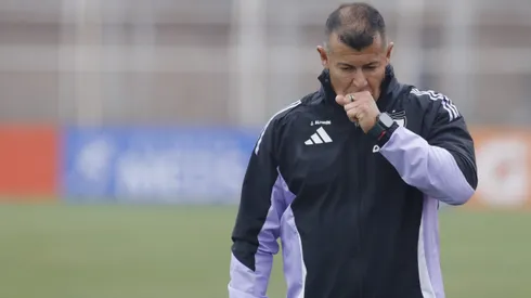 Jorge Almirón es cuestionado en Colo Colo.