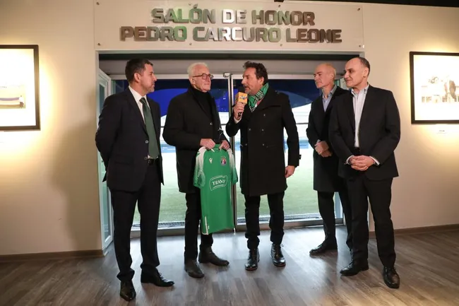 Pedro Carcuro fue homenajeado en La Florida